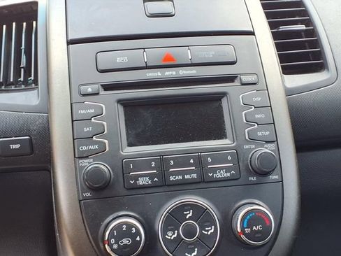 Used 2013 Kia Soul + FWD image 13