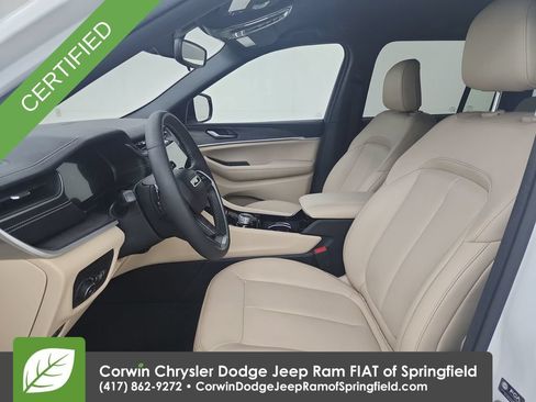 Used 2023 Jeep Grand Cherokee Limited AWD/4WD image 18