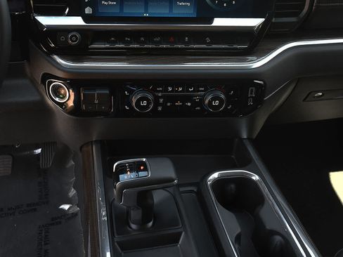 Used 2024 Chevrolet Silverado 1500 LT Trail Boss w/ LT Trail Boss Premium Package AWD/4WD image 14