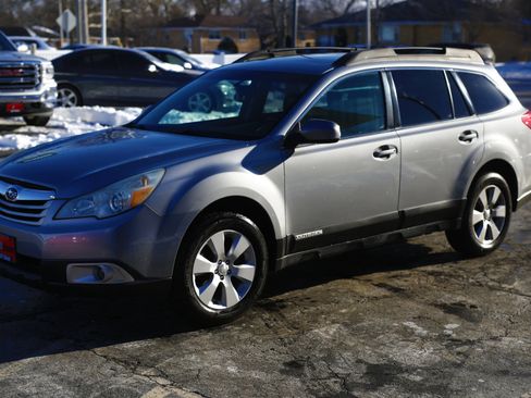 Used 2010 Subaru Outback 2.5i Limited w/ Popular Equipment Group 1B image 3