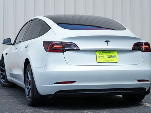 Used 2023 Tesla Model 3 Standard Range RWD image 7