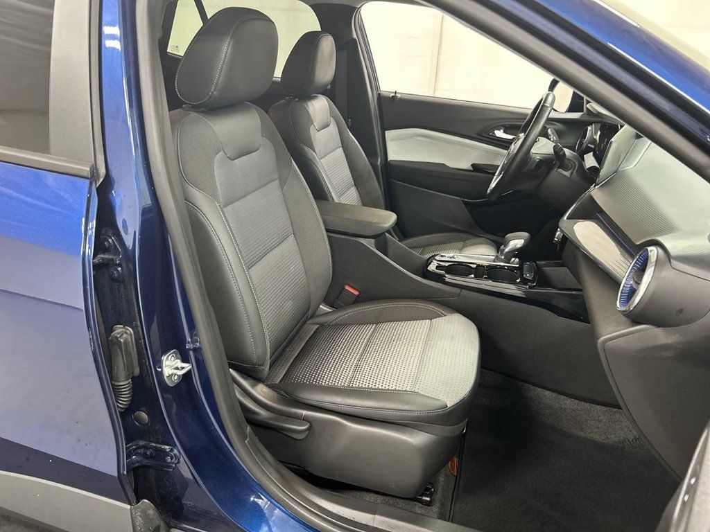 Certified 2024 Chevrolet Trax LT w/ LT Convenience Package FWD image 22
