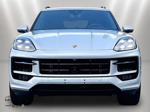 Used 2026 Porsche Cayenne AWD/4WD image 3