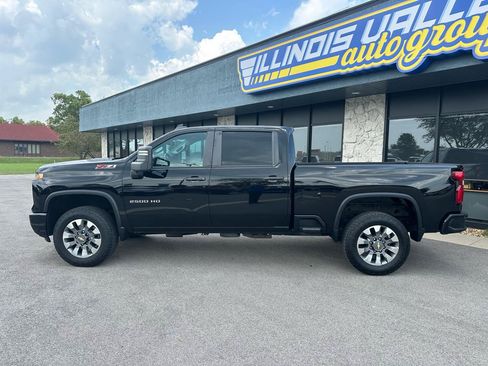 Used 2024 Chevrolet Silverado 2500 Custom w/ Custom Value Package AWD/4WD image 4