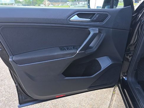 Used 2020 Volkswagen Tiguan S image 34