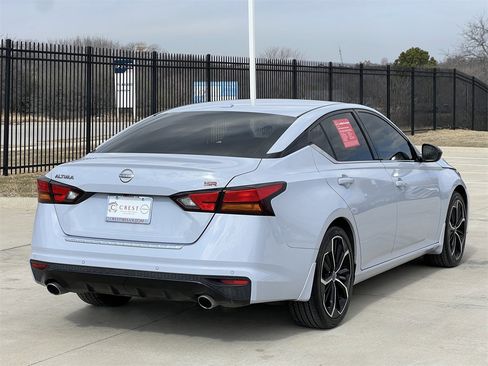 Certified 2023 Nissan Altima 2.5 SR w/ SR Premium Package image 4