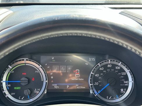 Used 2023 Toyota Highlander XLE AWD/4WD image 23