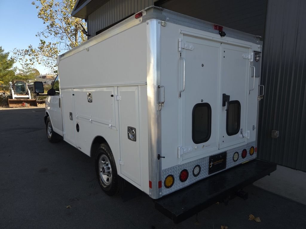 Used 2016 GMC Savana 3500 RWD image 3