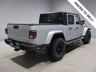 Used 2022 Jeep Gladiator Overland w/ Cold Weather Group AWD/4WD video 2