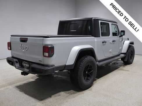 Used 2022 Jeep Gladiator Overland w/ Cold Weather Group AWD/4WD image 2