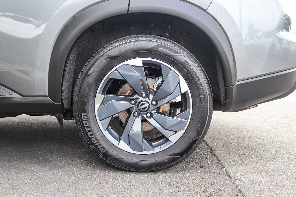 Used 2025 Nissan Rogue SV AWD/4WD image 11
