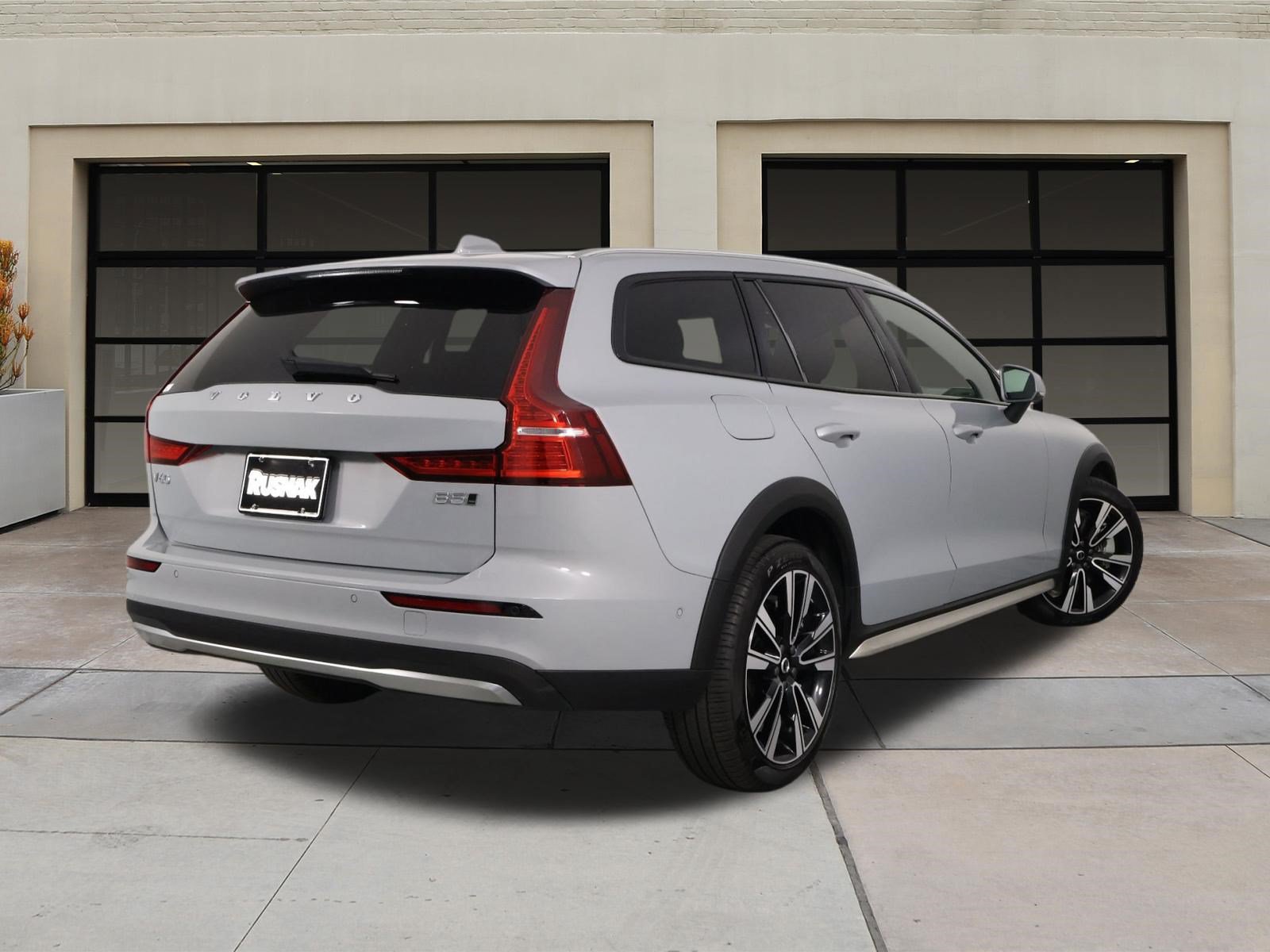 Used 2025 Volvo V60 B5 Cross Country Ultra AWD/4WD image 4