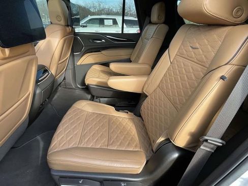 Used 2023 Cadillac Escalade Premium Luxury image 12