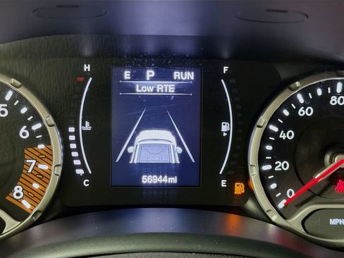 Used 2023 Jeep Renegade Latitude AWD/4WD image 12
