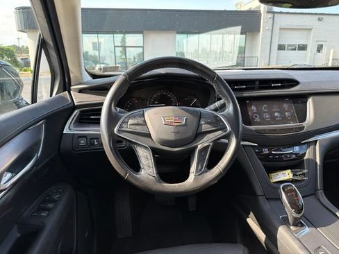 Used 2019 Cadillac XT5 Luxury w/ LPO, Black Ice Package AWD/4WD image 11