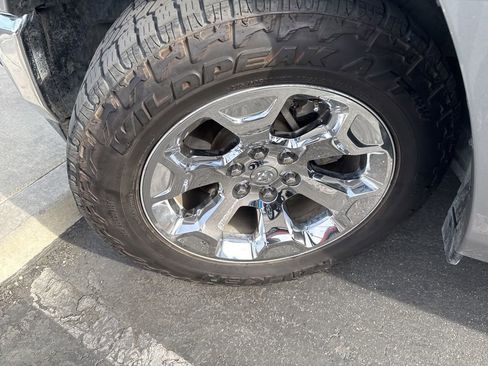 Used 2019 RAM 1500 Laramie AWD/4WD image 21