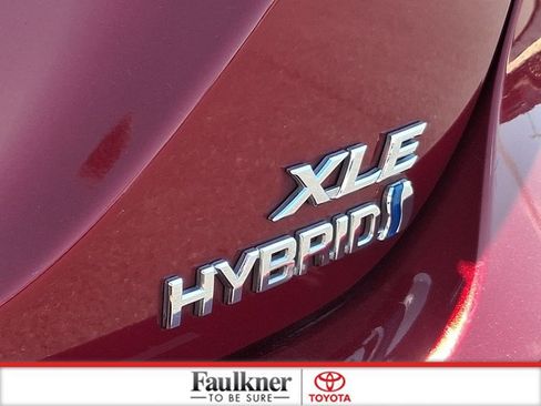 Certified 2019 Toyota Camry XLE FWD image 32