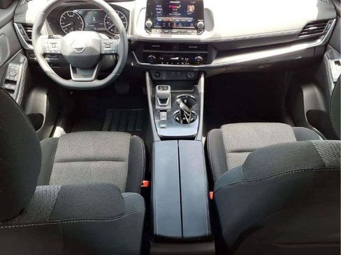 Certified 2026 Nissan Rogue SV FWD image 9