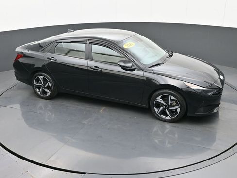 Used 2023 Hyundai Elantra SEL w/ Convenience Package image 32