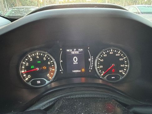 Used 2017 Jeep Renegade Latitude FWD image 7