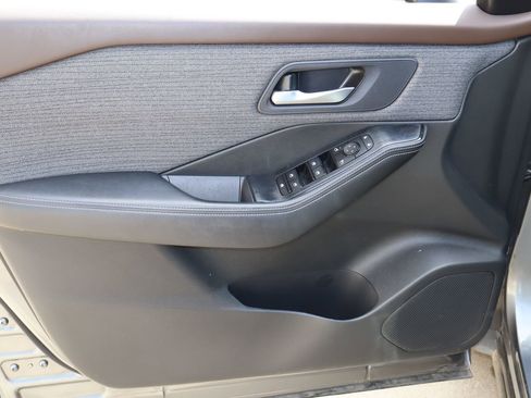 Used 2023 Nissan Rogue SV AWD/4WD image 17