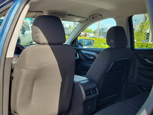Used 2024 GMC Terrain SLE w/ Driver Convenience Package FWD image 11