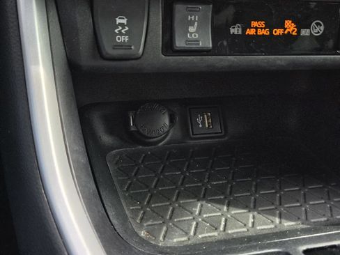 Used 2024 Toyota RAV4 XSE AWD/4WD image 29