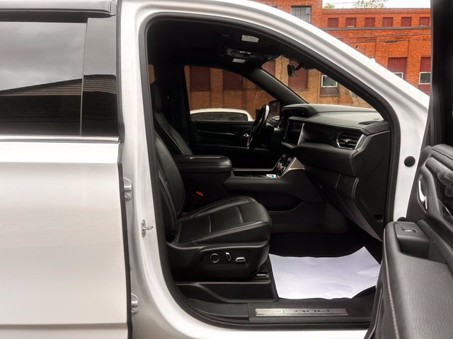 Used 2021 GMC Yukon Denali w/ Denali Premium Package AWD/4WD image 15