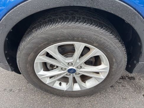 Used 2019 Ford Escape SEL image 11