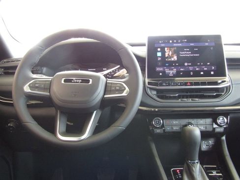 New 2026 Jeep Compass Latitude image 5