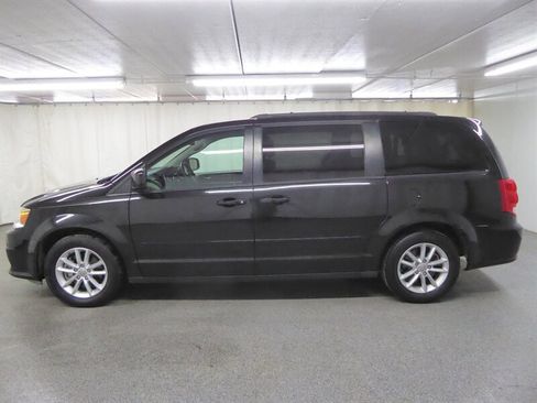 Used 2016 Dodge Grand Caravan SXT image 4