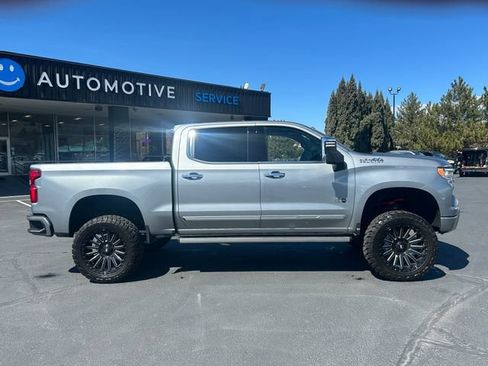 Used 2024 Chevrolet Silverado 1500 High Country w/ High Country Premium Package AWD/4WD image 2