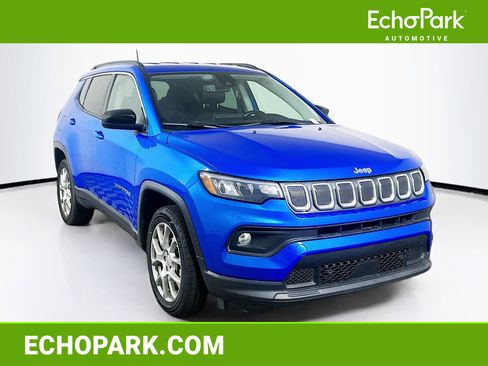 Used 2022 Jeep Compass Latitude AWD/4WD image 1