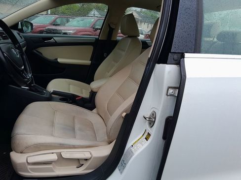 Used 2017 Volkswagen Jetta SE FWD image 13