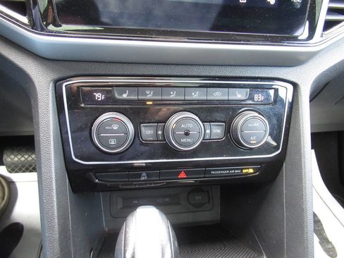 Used 2022 Volkswagen Atlas Cross Sport SE image 24