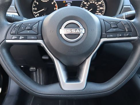 Used 2024 Nissan Altima 2.5 SV FWD image 11
