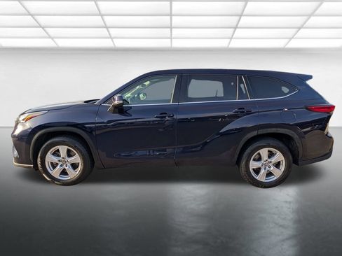 Used 2022 Toyota Highlander LE FWD image 24