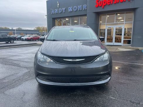 Used 2022 Chrysler Voyager LX image 14