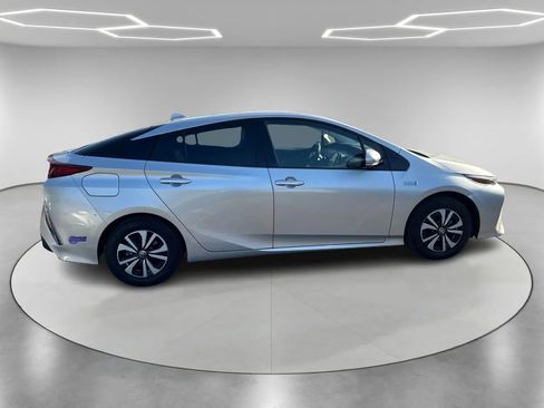 Used 2019 Toyota Prius Prime Premium w/ Preferred Accessory Package image 4