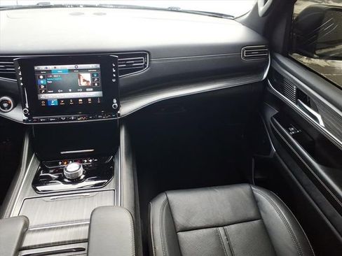 Used 2024 Jeep Wagoneer Series II w/ Flexible Seating Group image 18