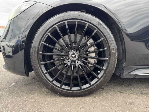 Used 2022 Mercedes-Benz S 580 4MATIC Sedan w/ AMG Line Package image 9