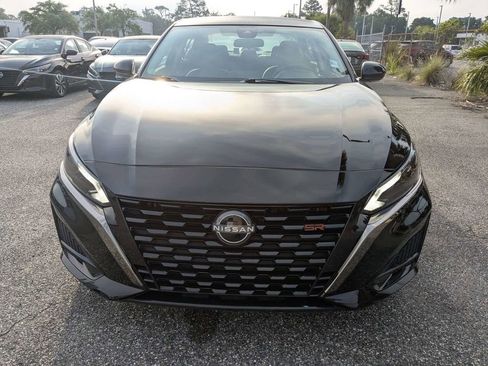 Used 2025 Nissan Altima 2.5 SR FWD image 9