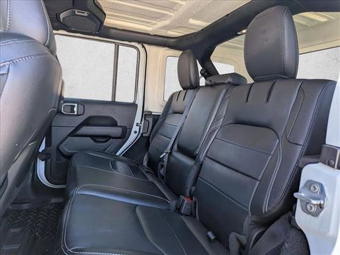 Used 2022 Jeep Wrangler Unlimited Sahara image 16