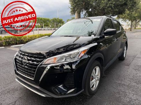 Used 2022 Nissan Kicks S FWD image 2