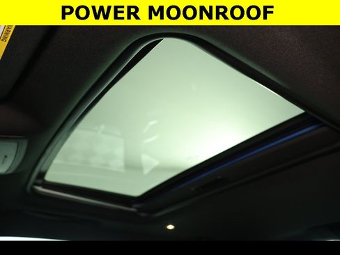 Used 2016 Dodge Challenger R/T image 3