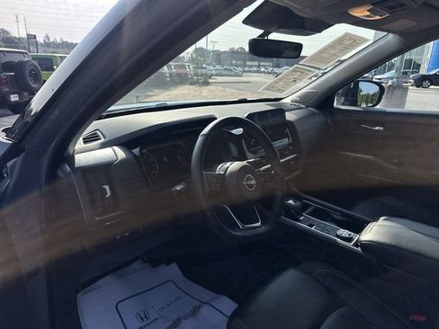 Used 2023 Nissan Pathfinder SL w/ SL Premium Package AWD/4WD image 14
