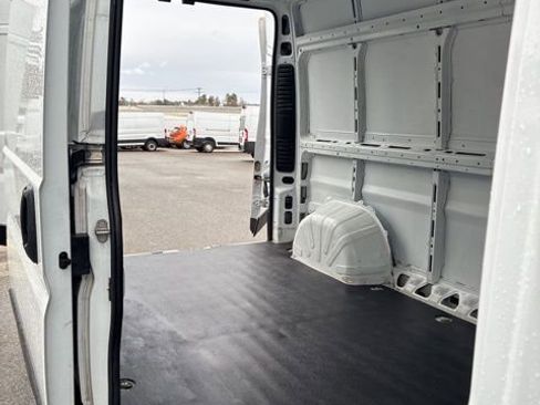 Used 2024 RAM ProMaster 2500 w/ Convenience Group image 30