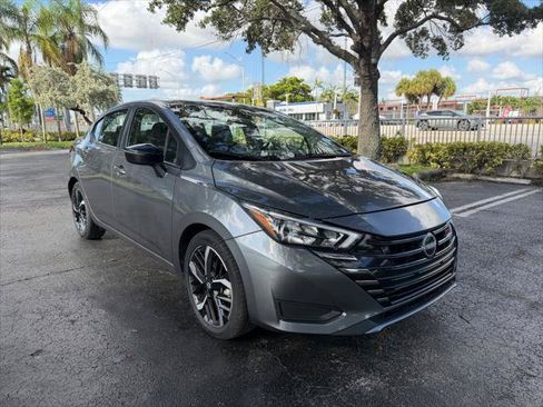Used 2025 Nissan Versa SR FWD image 8