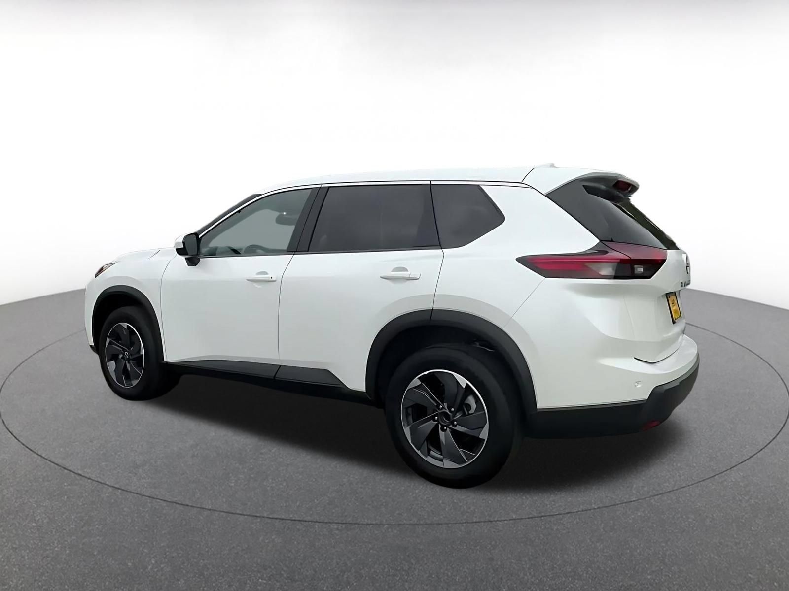 Used 2025 Nissan Rogue SV FWD image 9