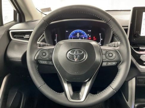 Used 2025 Toyota Corolla Cross XLE w/ Convenience Package image 19